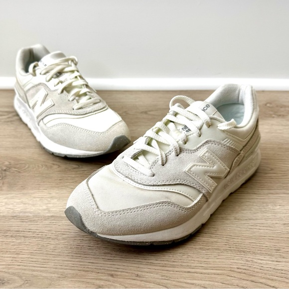 New Balance 77Hv1 Classic Women's Sneakers, White, Size 8 - Picture 1 of 10